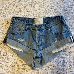 One Teaspoon denim shorts.